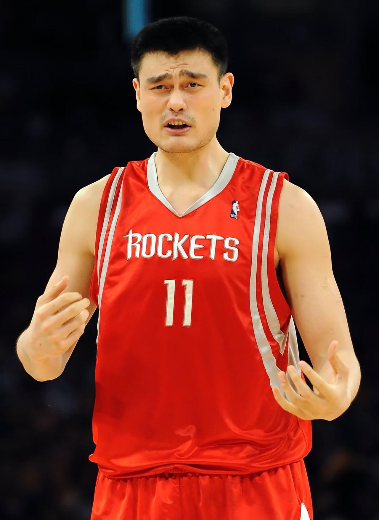 姚明为啥不肯给杨瀚森建议？跟谦虚没关系，也不是他不好意思，是他心里清楚得很，