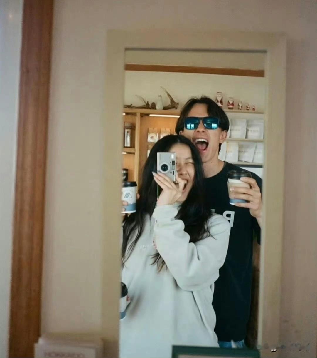 陈奕迅不会过两年要当姥爷了吧[哭哭]记得他女儿14岁的时候早恋过？陈奕迅女儿