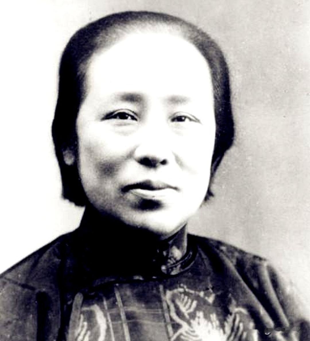 民国最硬骨头老太太！蒋汪二人全都不敢招惹这个女人，蒋介石不敢动她，汪精卫见