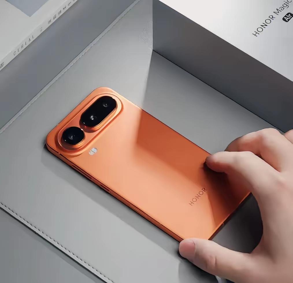 这次友商的脸都被155g的荣耀Air碾压了吧？小屏旗舰做了这么多年，要么像砖头