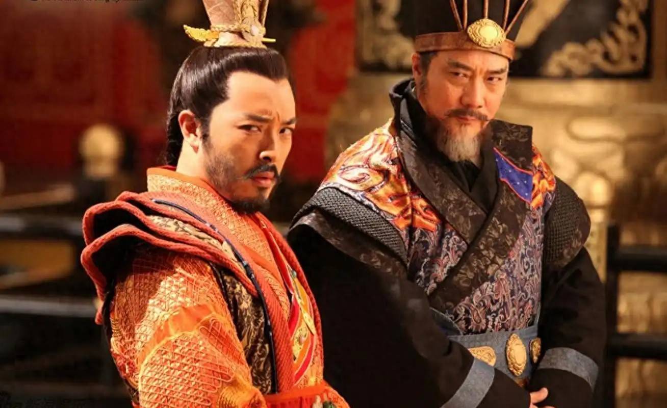 581年，杨坚绞尽脑汁给女儿选了一个驸马，可相士韦鼎看了驸马的面相后，摇着头叹道