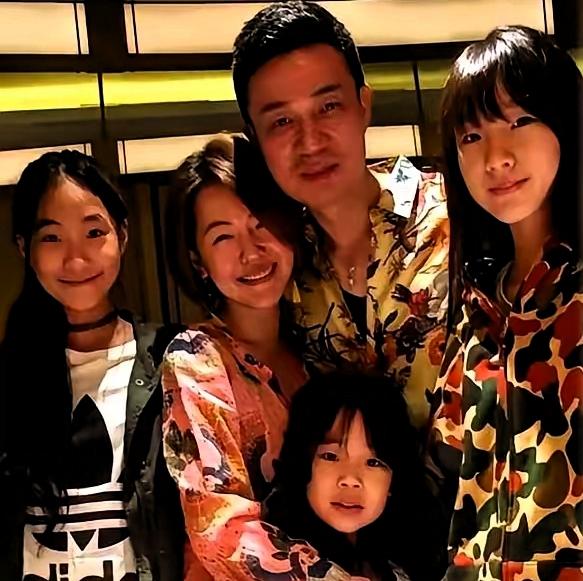 小S带家人去澳洲玩，她妈在家里说了一些让人不得劲的话，她妈大概意思是，怀念大S