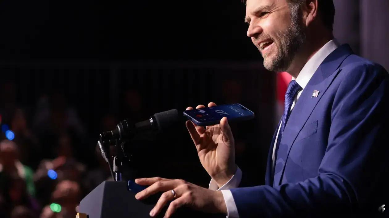 因为在民意调查上的不利局面，欧尔班很可能下台，因此万斯不远万里的去给他助阵，万斯