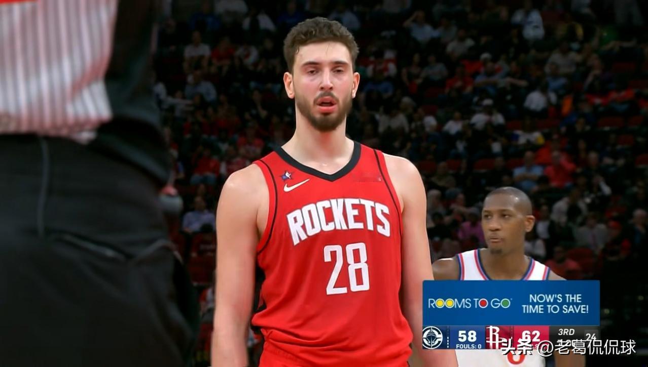 火箭巨星申京真是太会说话了！在今天火箭主场以102：95击败快船的赛后采访中，申