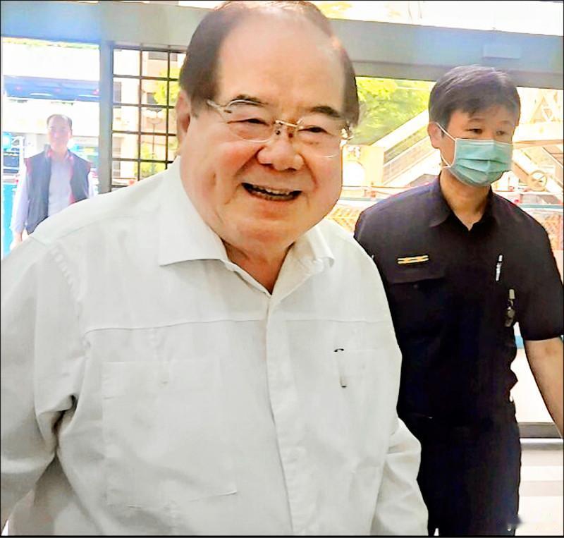 台检方强势介入调查座车追踪器案，李乾龙笑称：追踪器是我太太装的国民党文传会主委