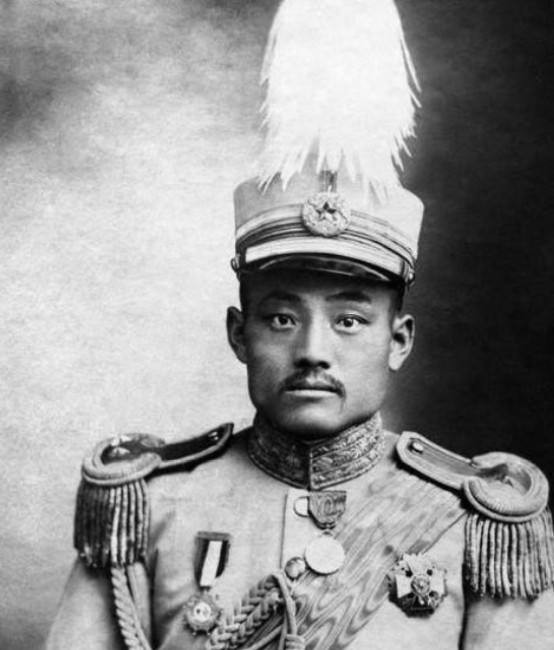 1918年，他任湖南督军时，看上了曾国藩的曾孙女——美貌聪慧的曾宝荪，就到曾家拜