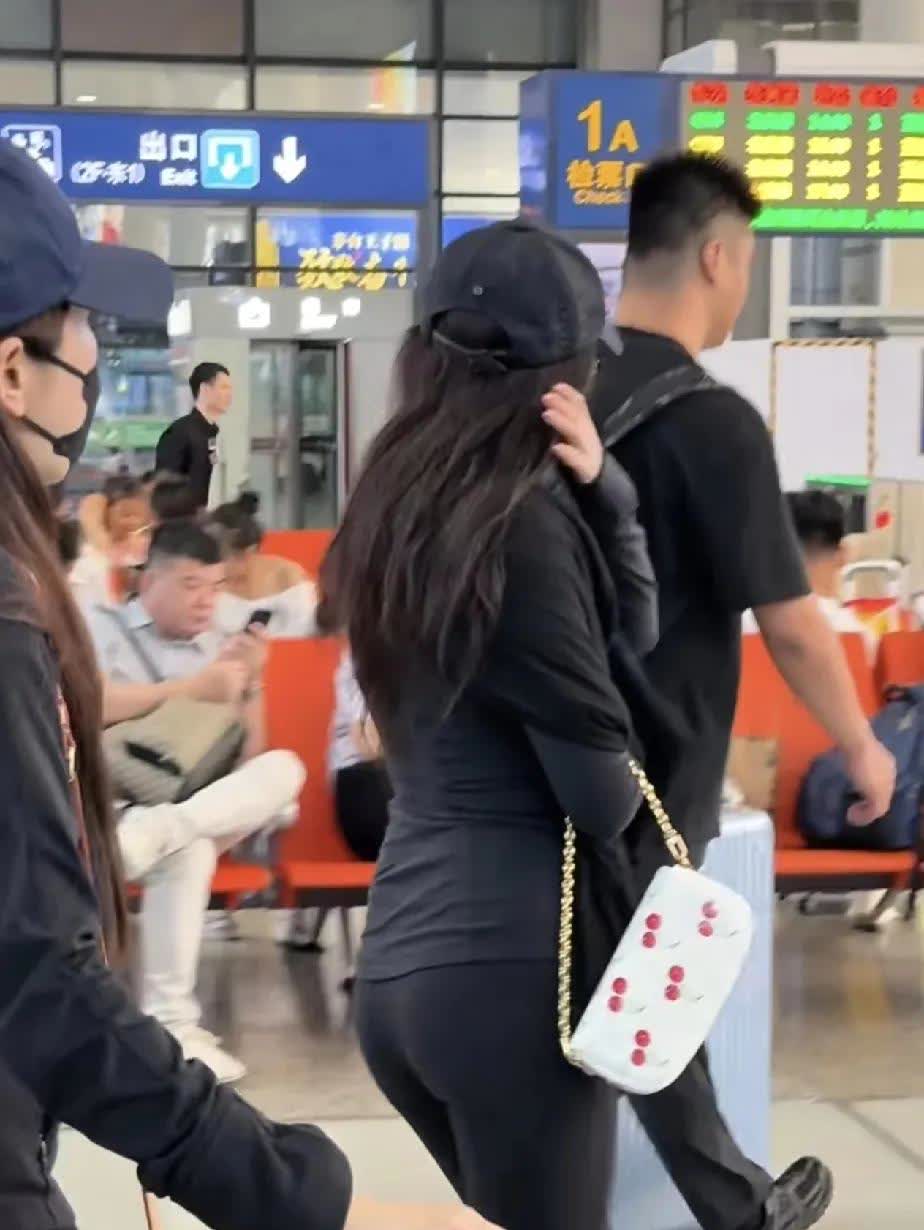 刘亦菲真实的身材！你打几分？