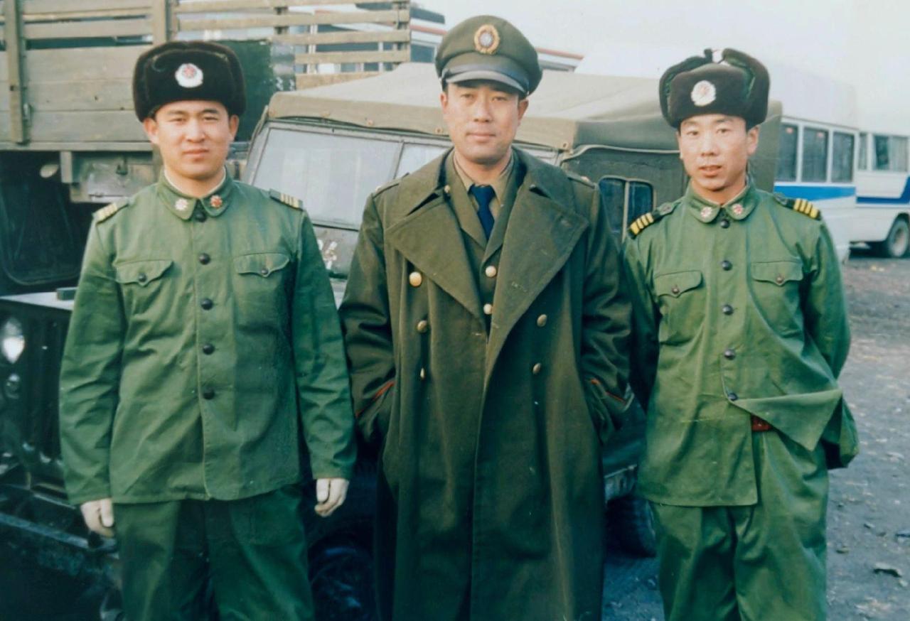 珍贵的解放军士兵活捉国民党军高级将领的彩色照片[捂脸哭]