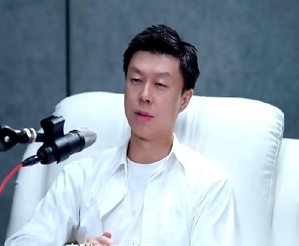 满大街都在喊，2026年要上6000点。连楼下保安大哥都知道了，见面都问我买了