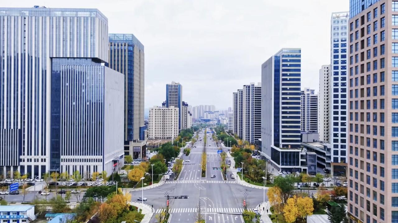 从黄土高原到现代都市，延安新区惊艳了所有人。你敢信吗？曾经印象里满是黄土高坡的