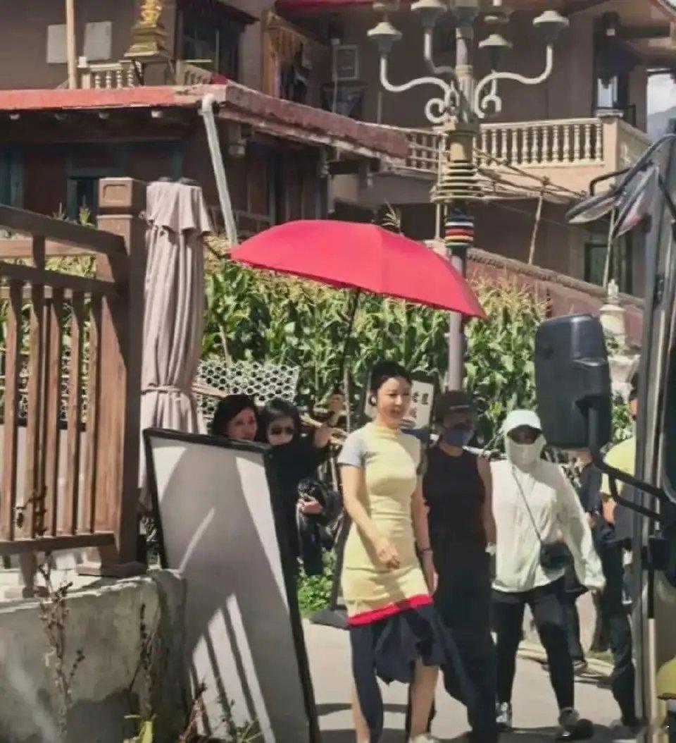 50岁林心如在九寨沟拍摄被偶遇，原相机无美颜，导游：本人更美！​