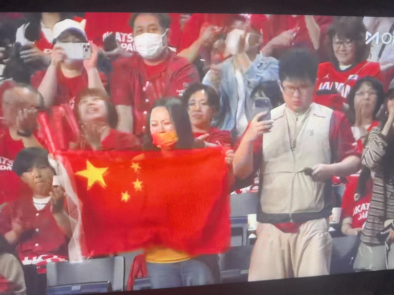 男篮客场上演17分绝地大翻盘，必须表扬5大功臣！1第一大功臣---胡金秋1