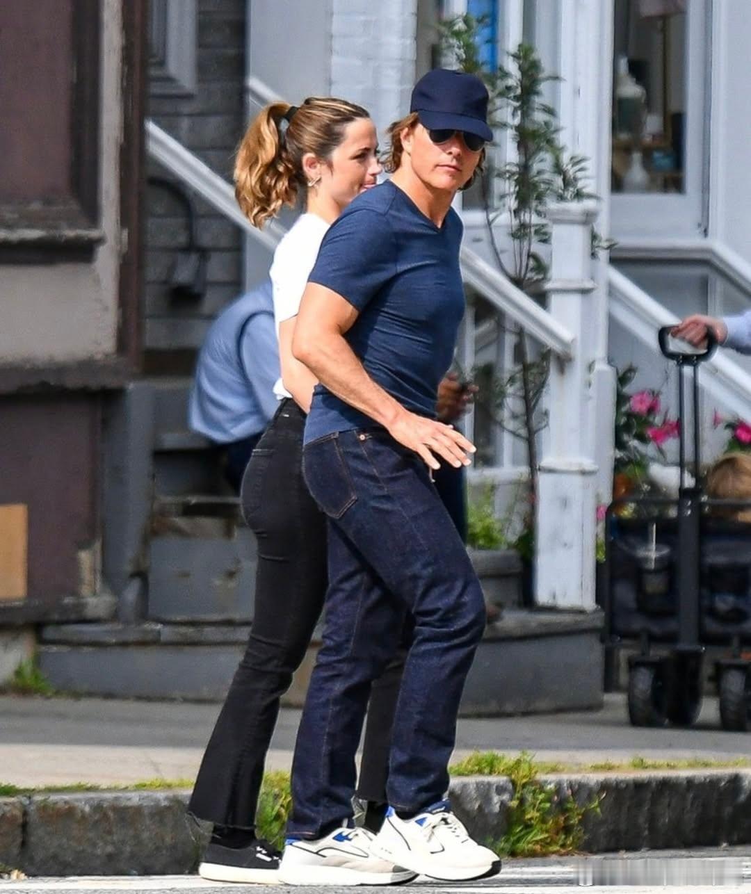 阿汤哥安娜牵手汤姆克鲁斯“阿汤哥”汤姆·克鲁斯（TomCruise）和安娜·