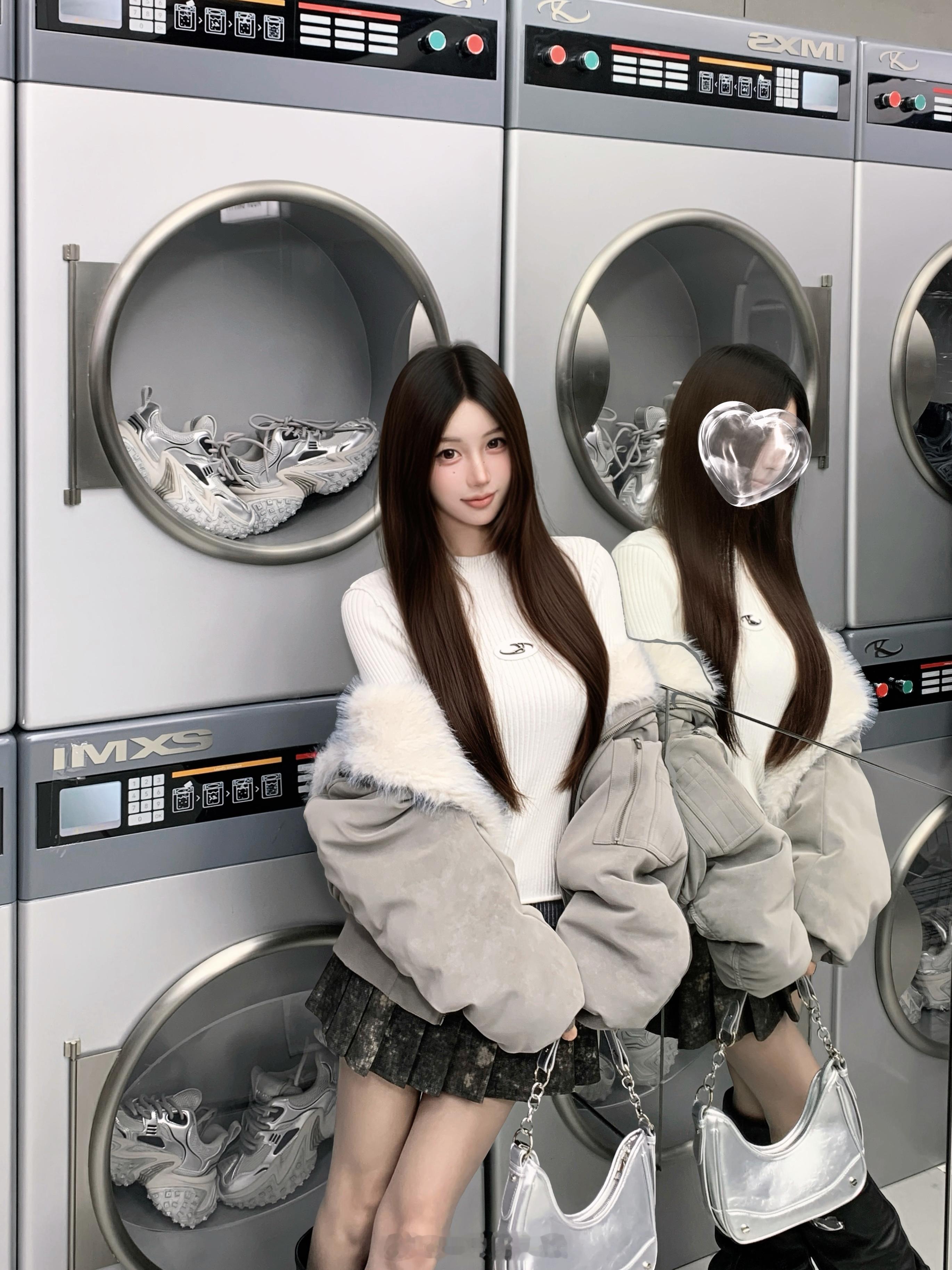 今天在IMXS当辣妹店里的机械姬好酷拍照包出片的座山雕棉服暖fufu手感qiao