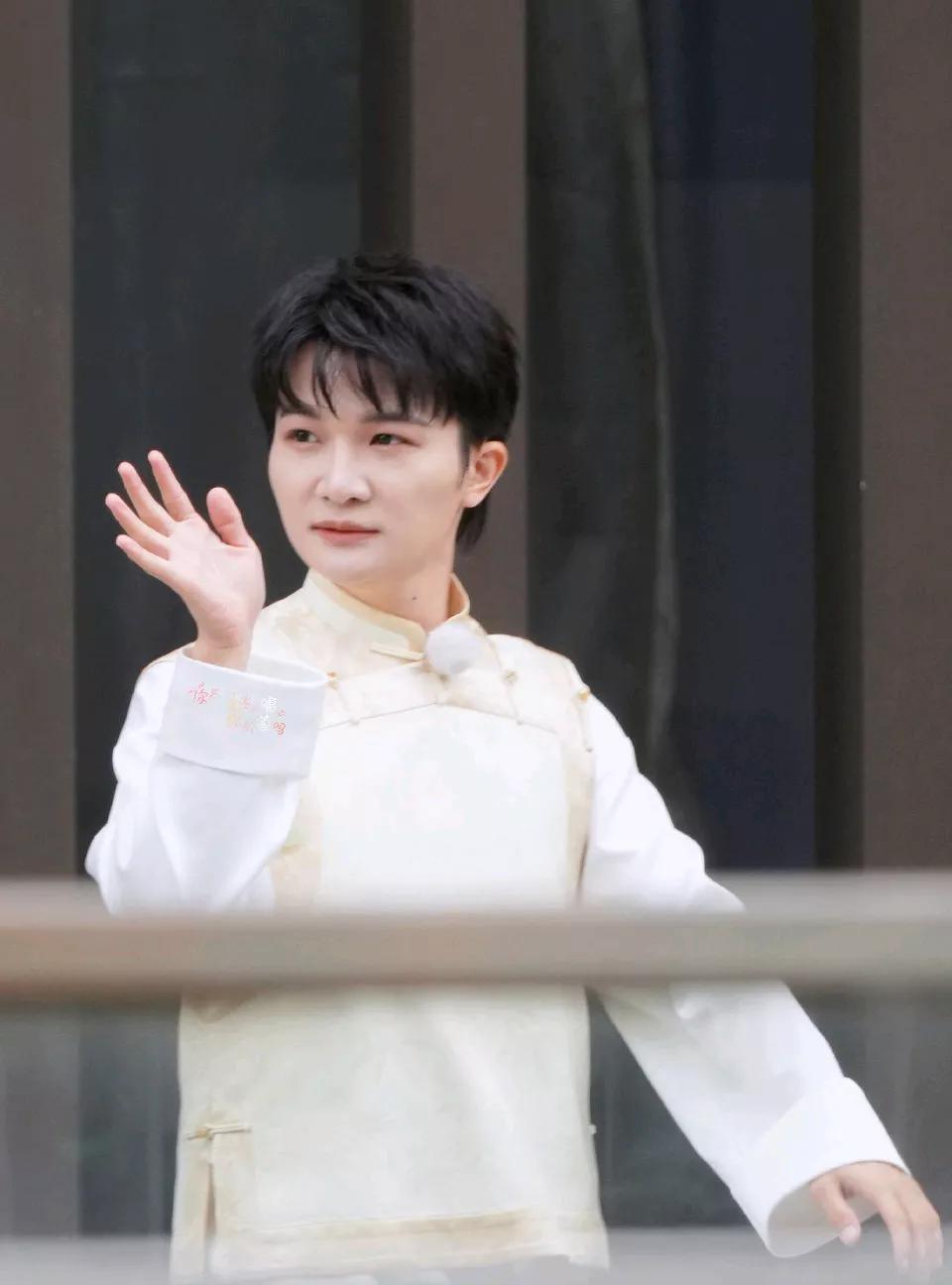 周深民国小公子，提到了《奔跑吧》节目重要性！原来，周深在常州参与综艺节目到演出