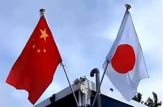 在中日关系持续紧张的当下，日本社会呈现出的一个现象令人不寒而栗：超过半数的日本民