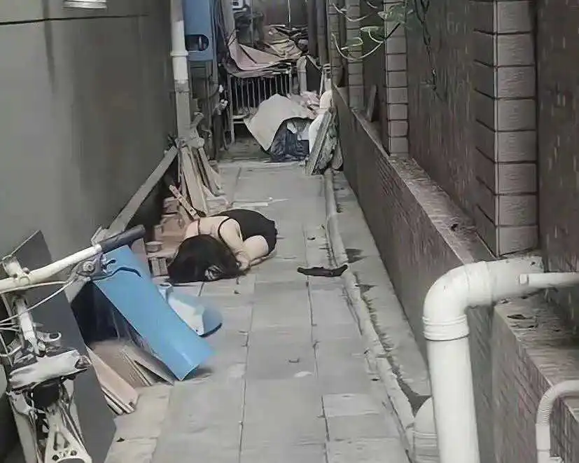 遇到这种不知道什么情况，也不敢靠近