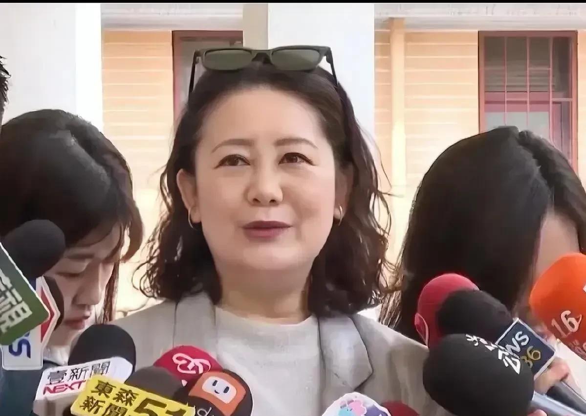 民进党党部被丢臭鸡蛋，吴思瑶直指黄国昌:就是你们干的，这不是我们雅量不雅量，包