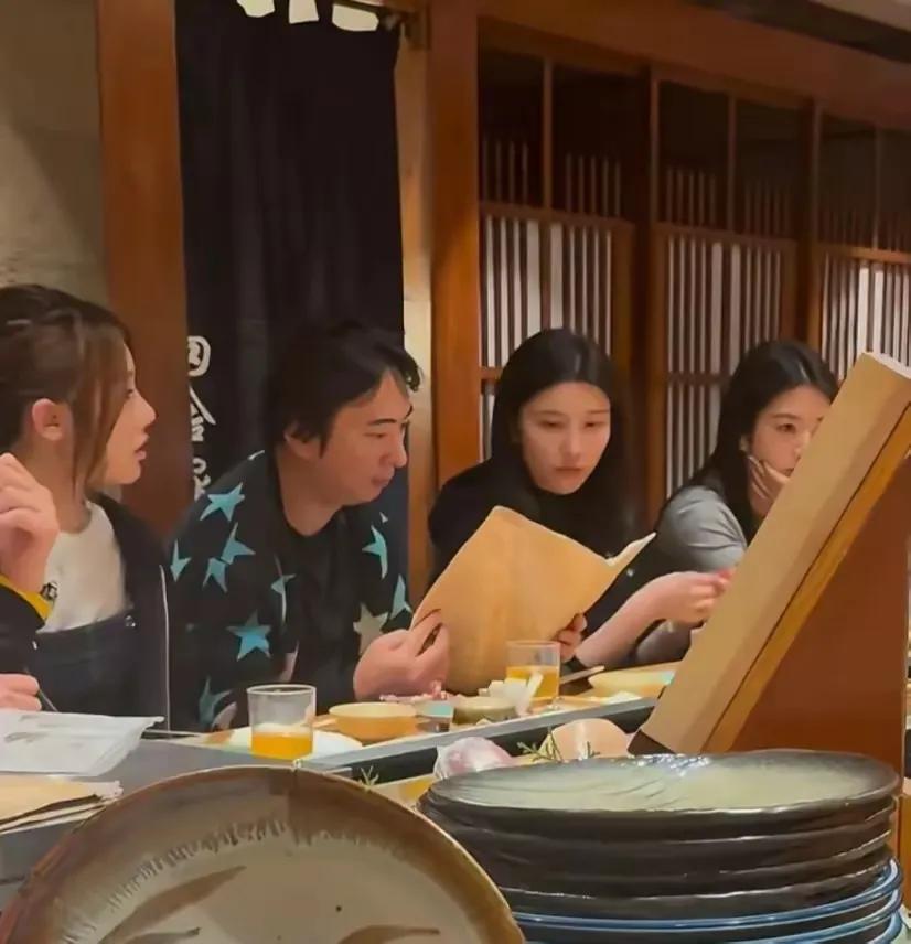 【王思聪才是人间清醒】看了宗家的娃哈哈大战之后，突然明白，王思聪才是人间清醒。无