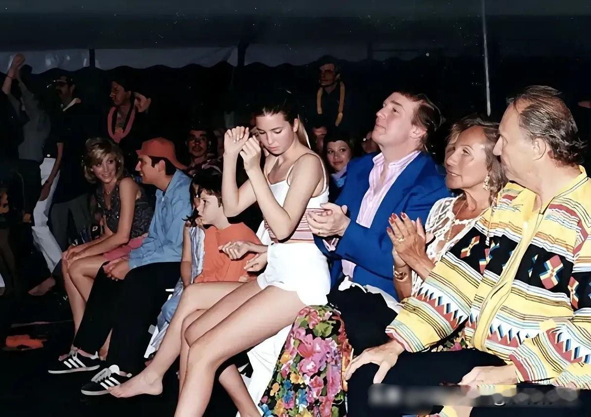 1996年，15岁的伊万卡与她的父亲在纽约欣赏一场音乐会