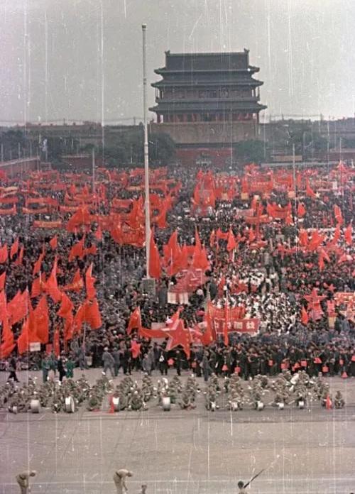 开国大典前，聂荣臻发表了这样的意见：“我要向大家下一道死命令，正式受阅的那天，