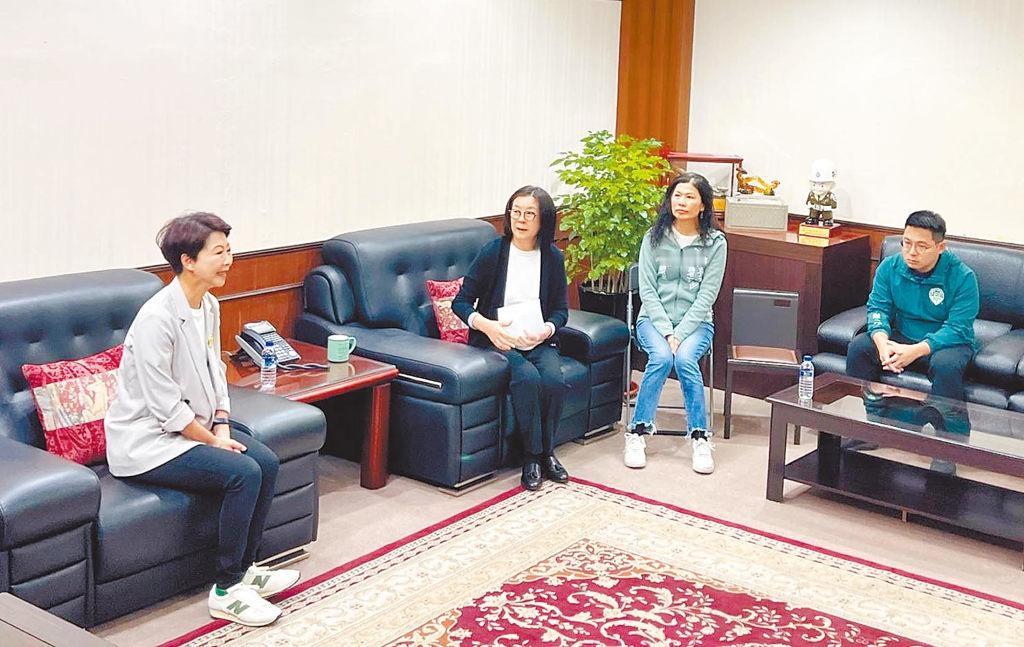 民进党台南市长初选落幕，民调胜出的绿委陈亭妃昨（20）日拜会力挺绿委林俊宪的议长