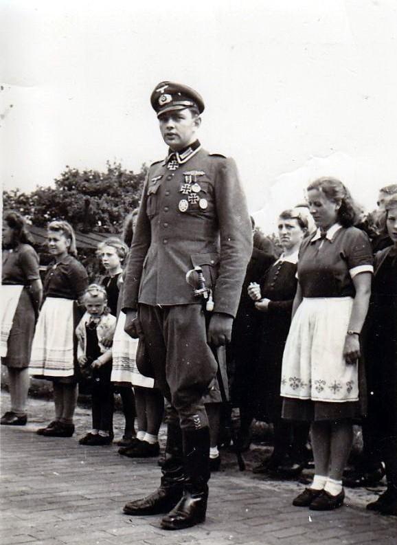 第三帝国的狠人：赫尔曼·坦佐斯。1944年，他奉命撤退，但他无视命令，与两名炮兵