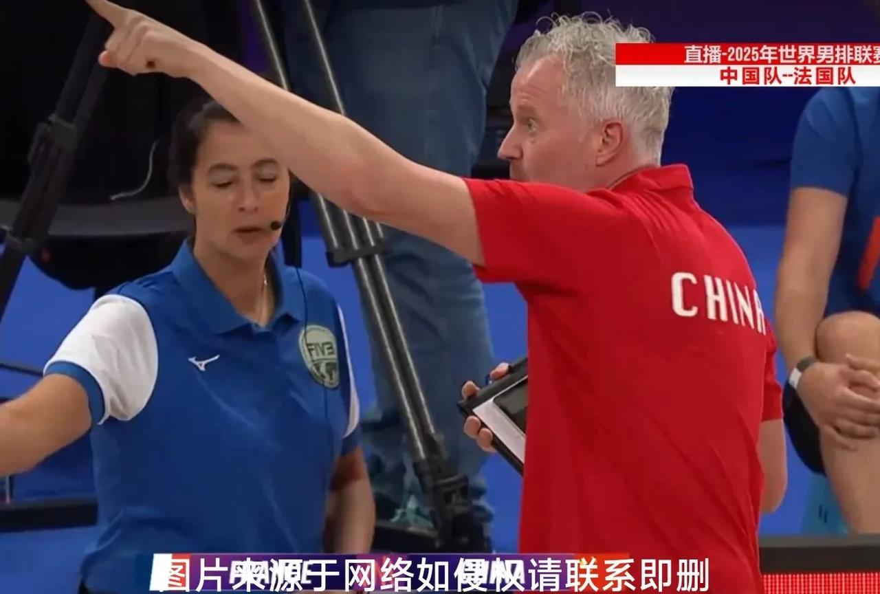 中国男排对阵法国男排，海宁吃黄牌，与对手撕巴成这样，队员可圈可点？7