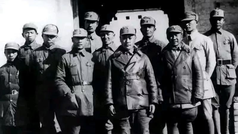 1941年1月，刚刚经历了“皖南事变”的新四军在盐城重建。新四军重建前后，总兵力