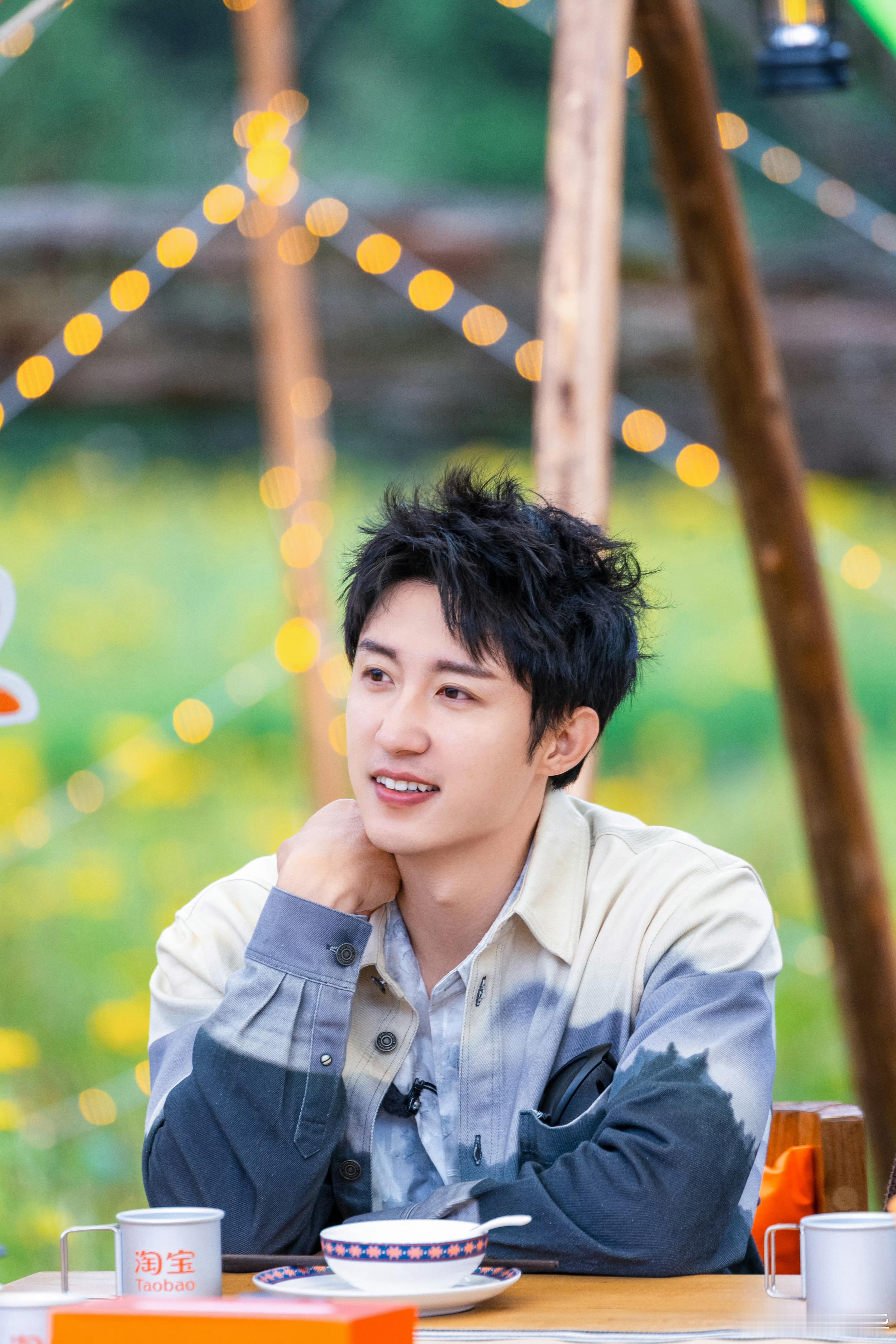 我喜欢前三张这个头发长度，两鬓厚一点感觉耳朵没那么立，以前剃很短就很像杜宾，长一