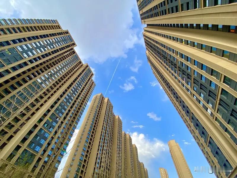 现在想要把房价刺激大涨，需要的楼市利好比过去要更大一些。因为楼市也分壮年和中老