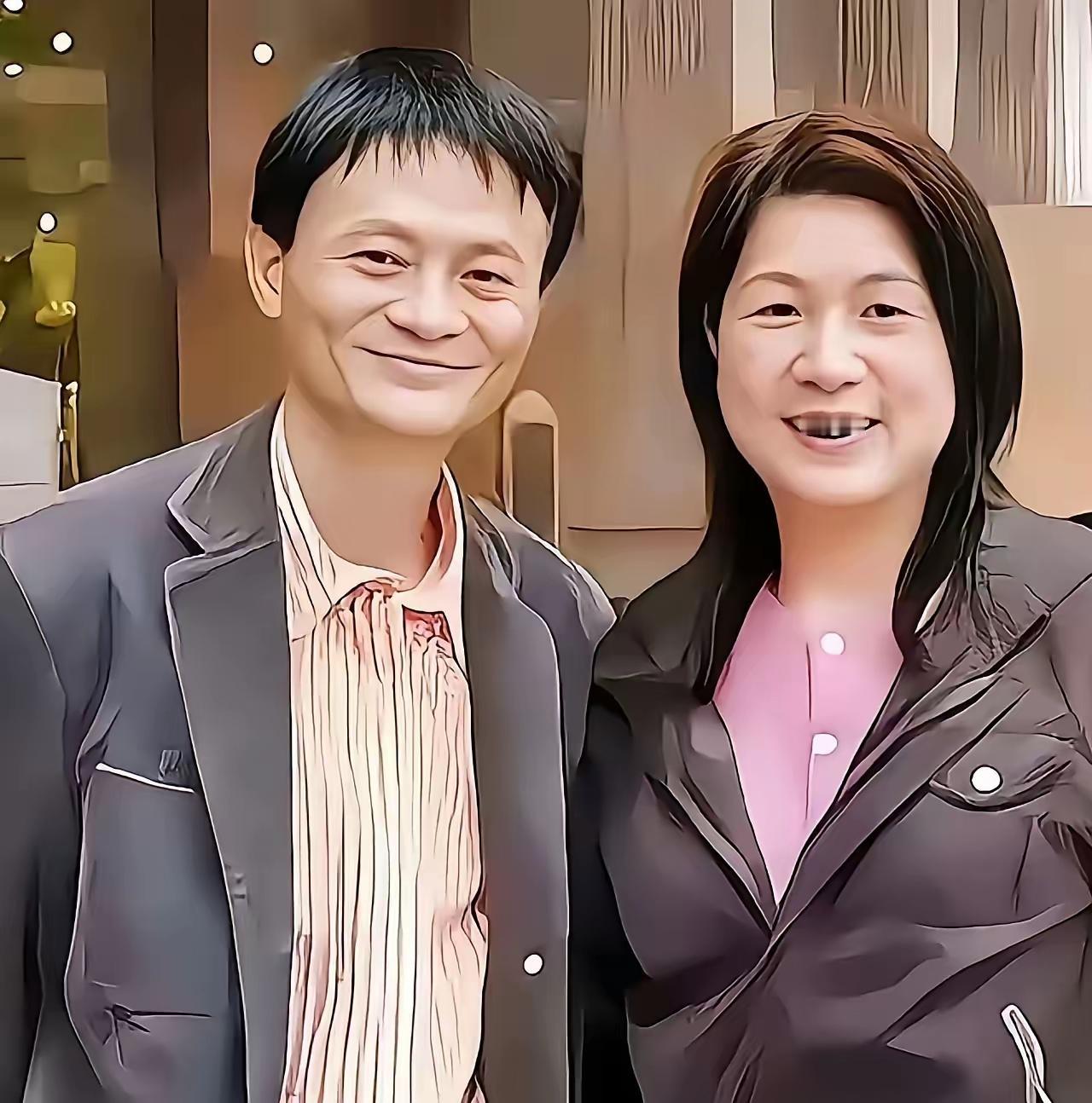 大家肯定都见过马云，可你仔细瞧过他和妻子的夫妻照吗？这一看可不得了，两人真有夫妻