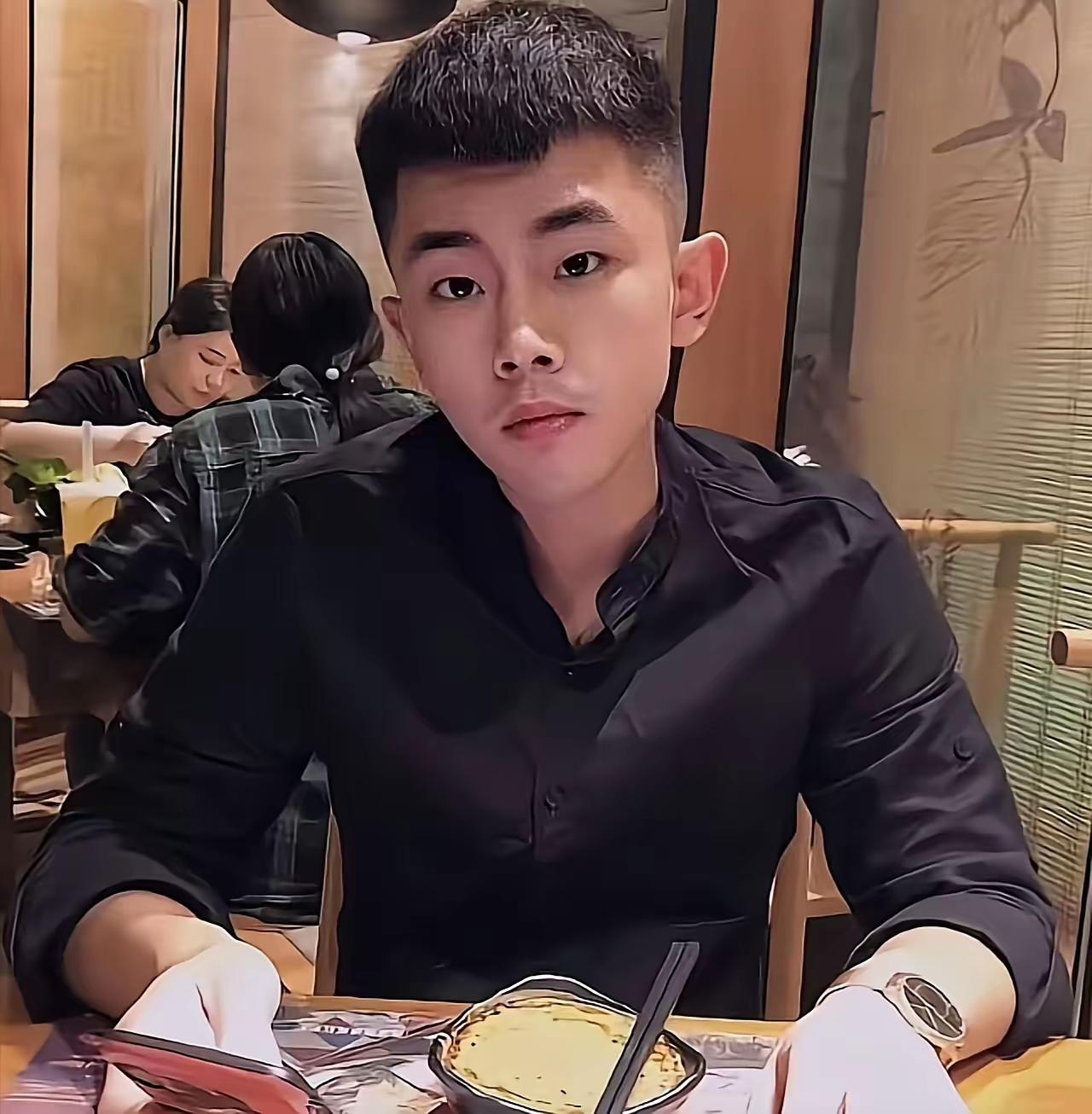 金同学被判死刑，眼神中透露着绝望和悔意。网友叫好声一片，同情他的人却寥寥无几！同