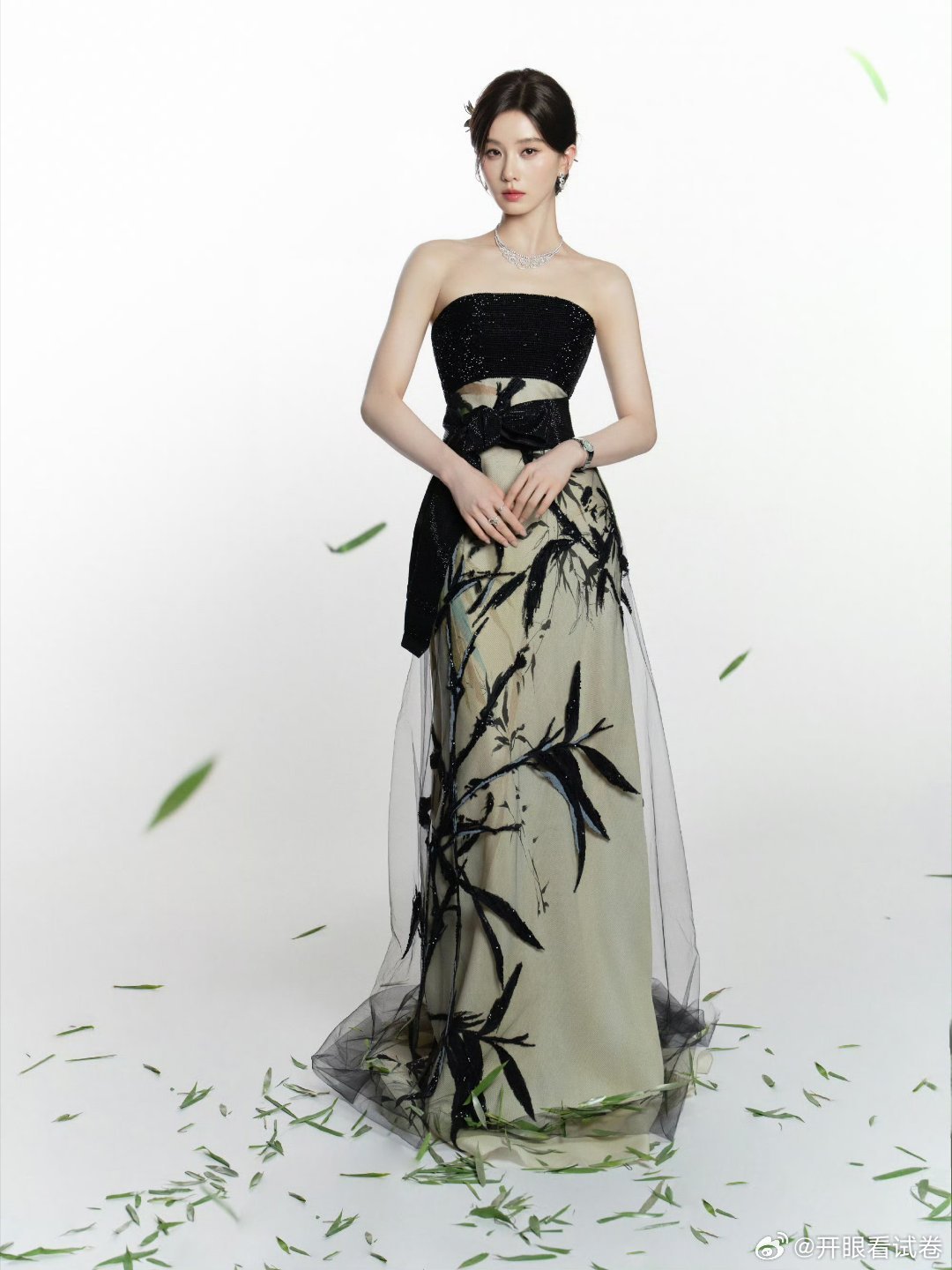 刘诗诗百花奖红毯造型演绎ArmaniPrive2015春夏高定系列竹影造型太适