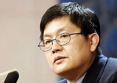 复旦教授冯玮硬刚国家？呼吁赴日留学还喊“这是爱国”，网友怒怼：脸都不要了！