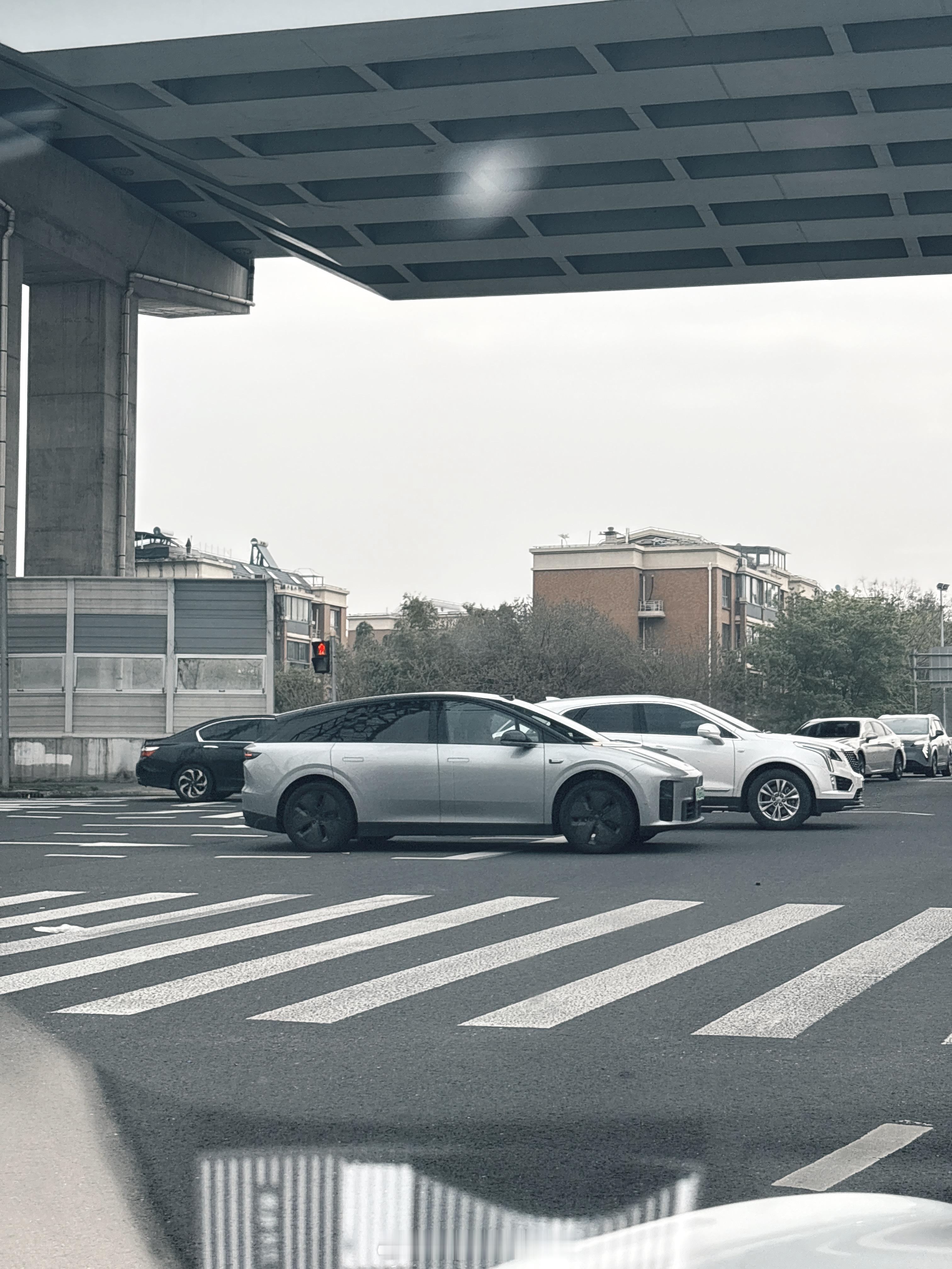 理想i6这造型哪哪都好看