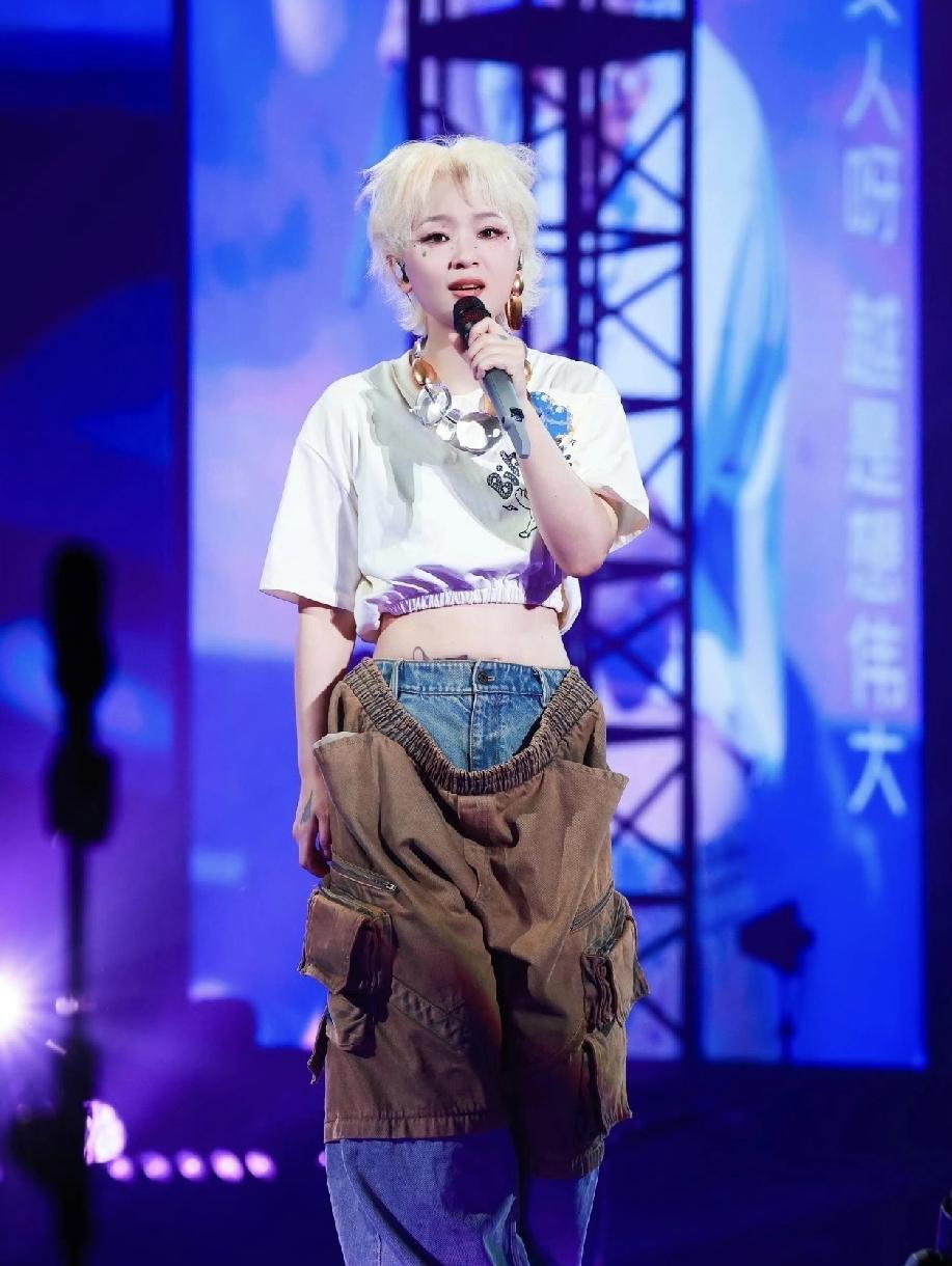 笔笔这条裤子充满玄机，