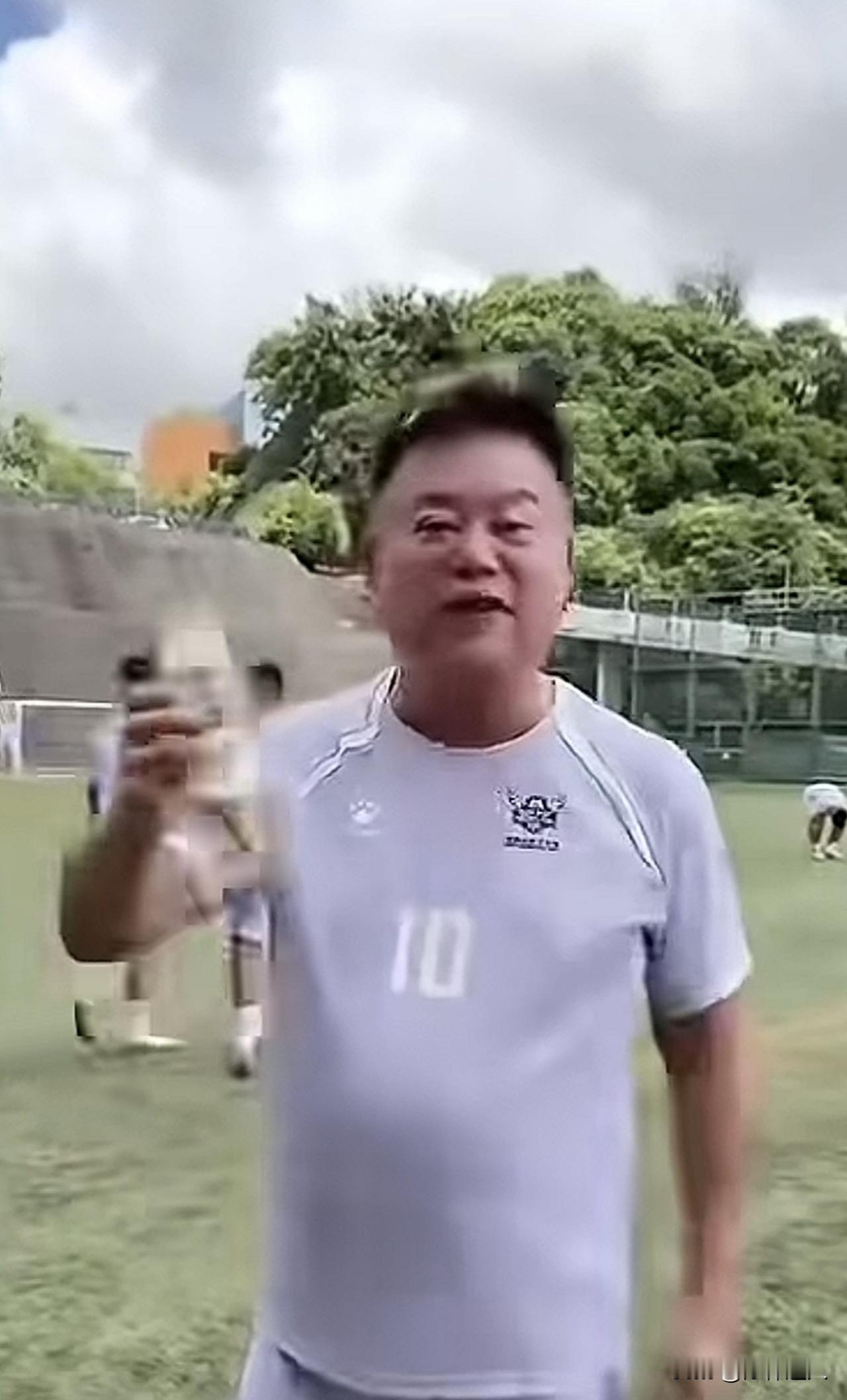 我打了干细胞之后，这三年，每个星期都可以踢三场球……