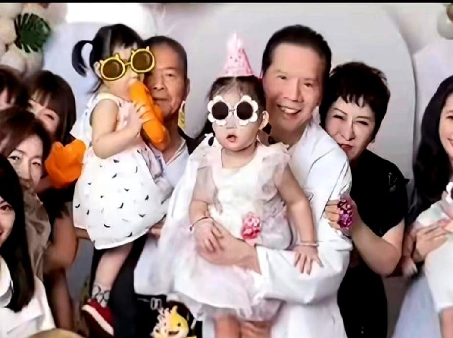 5岁娃被闺蜜当情敌，她压根没发现。郭碧婷女儿这事儿有点意思。在幼儿园，她跟一