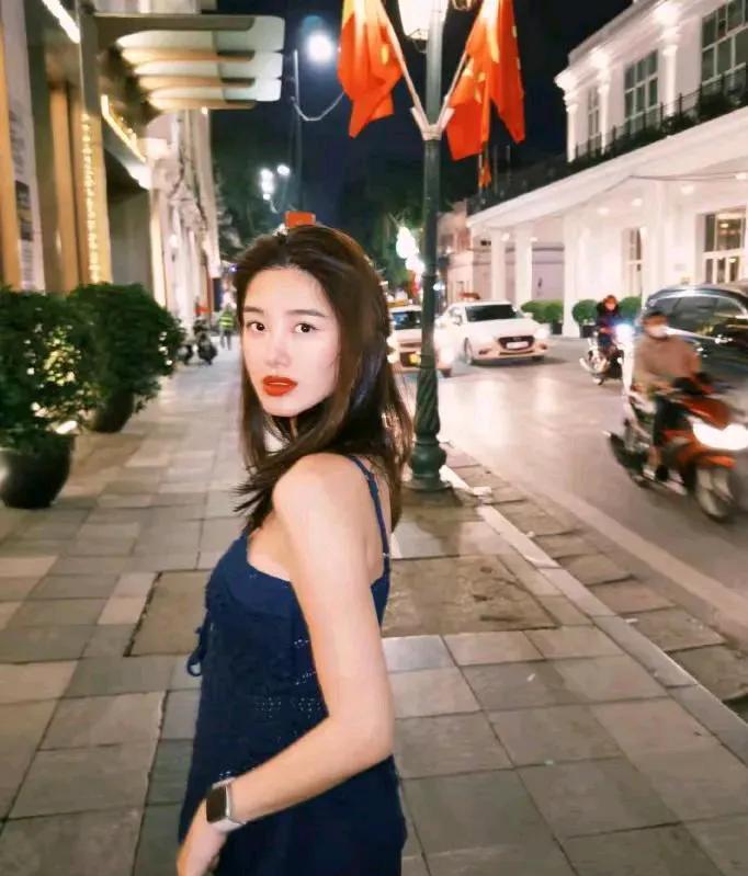 杨采钰学精明了！她曾与富商陈金飞相恋，两人相差30岁，原以为抱上陈金飞这棵大树