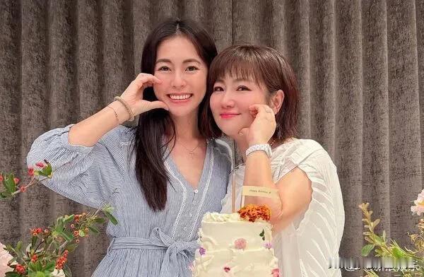 我靠，任容萱，任家萱的妹妹，因为分手冲上热搜，才发现她就是《终极三国》里的貂蝉，