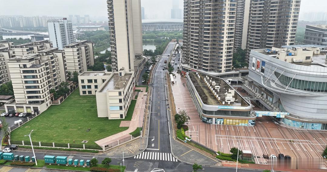 【南昌奥体东规划一路通车】近日，南昌高新区奥体东规划一路顺利建成通车。这条新路