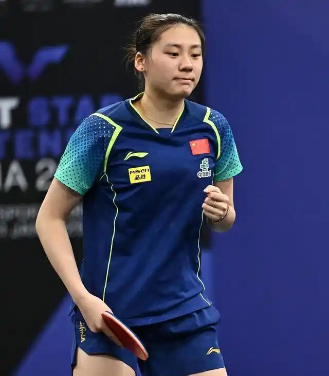 任浩有什么好生气的呢。陈熠面对场上的削球旋转看得很迷茫，其实他自己坐在教练席上也