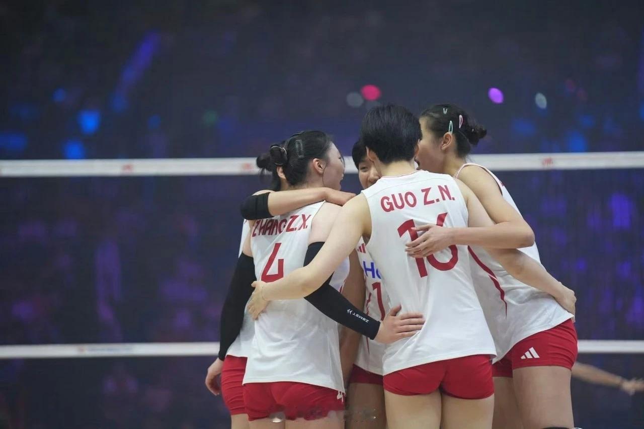 年轻的中国女排，越战越勇，凯歌高奏昨天晚上，世界女排联赛南京站，最后一场比赛