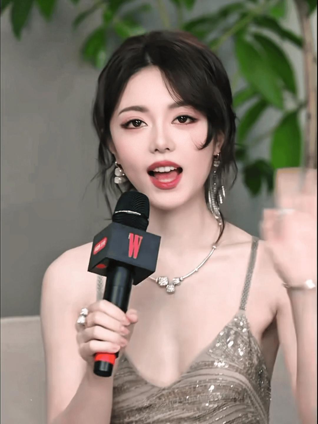 赵今麦眼妆麦儿女神就这么萌我一大跳🥲在剧里剧外都美得无可替代​​​