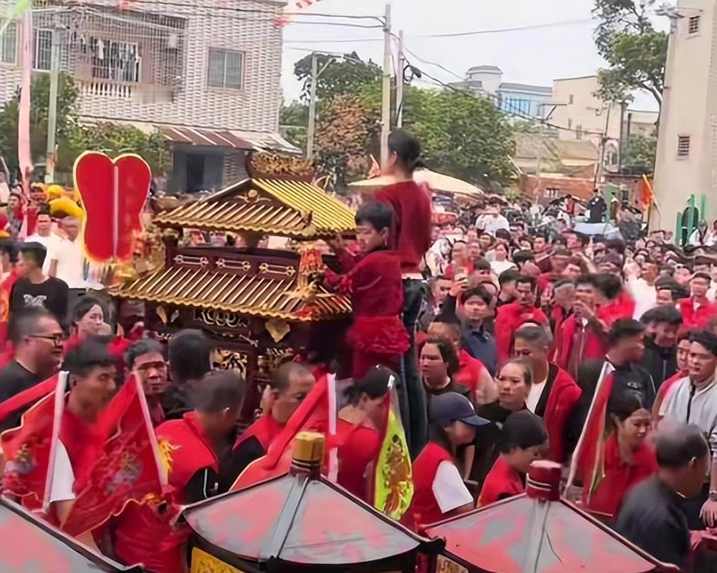 最近因为广东某地关于妈祖传统活动出现的一个事件，不少网友有疑惑：为什么福建广东这