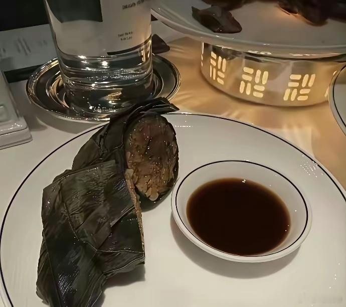 有钱人果然不一样，王诗龄5块钱的粽子硬是吃出了500块的感觉