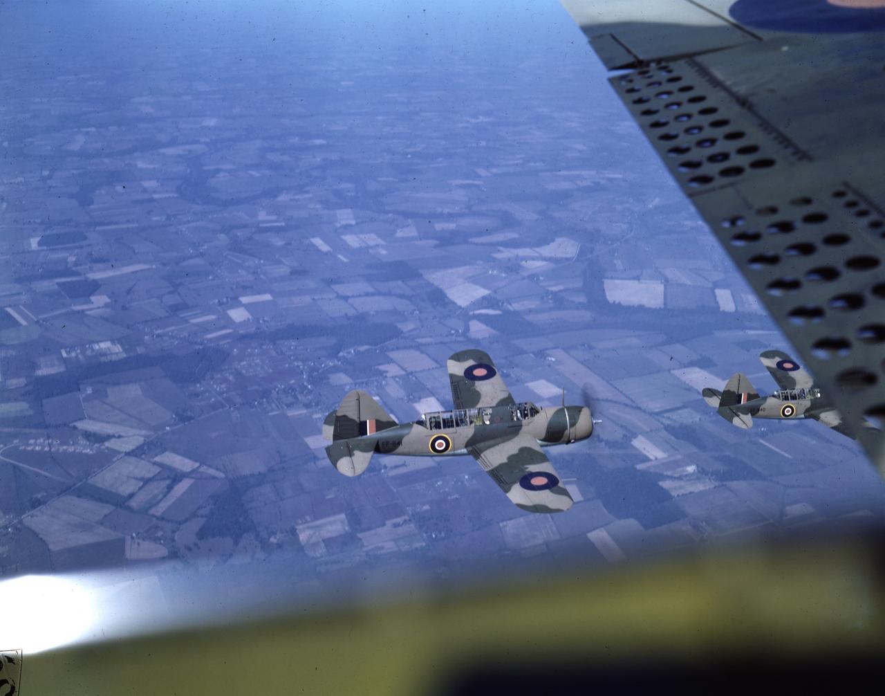 [呲牙笑]美国人也拖延交货啊——1941年，英国皇家空军的美制布鲁斯特SB2A