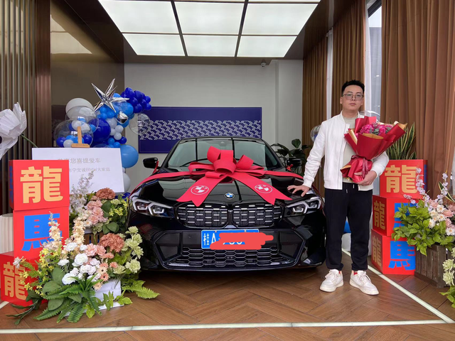 宝马325li长轴耀夜用车感受外观在这里就不说了，其他车友贴都说了，这里主要说