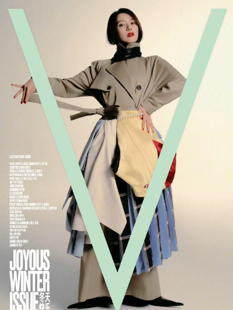 高圆圆姐实力演绎有颜任性！复杂服装搭配素妆，随便涂个口红就开拍，越素越美在她身上